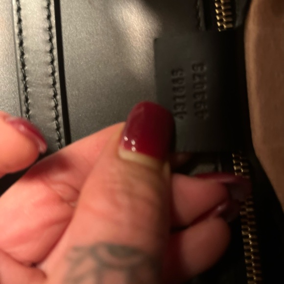 Gucci authentic Sylvie medium size shoulder bag - Picture 5 of 10